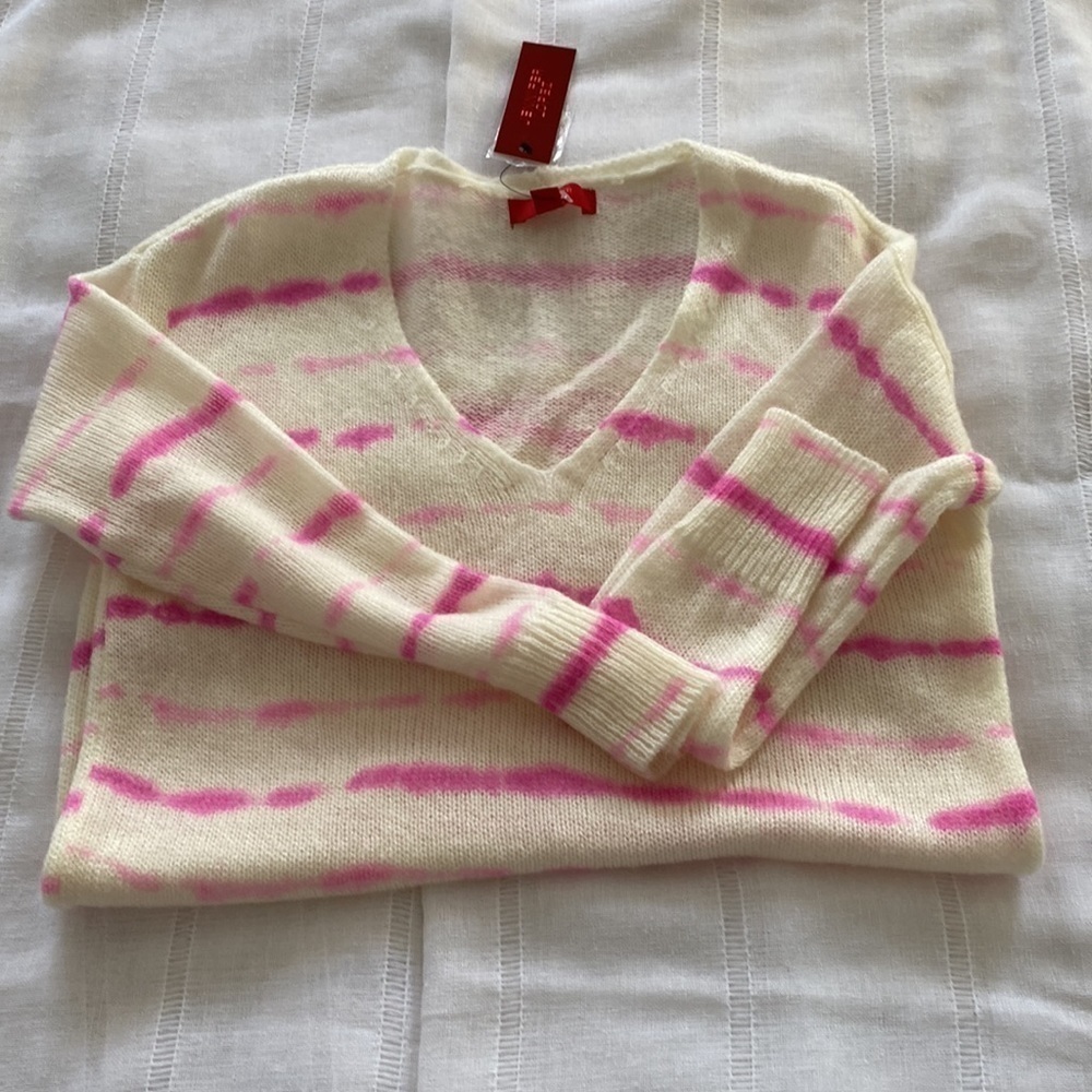 Jennifer Lopez NWT long cream and hot pink v-neck sweater.